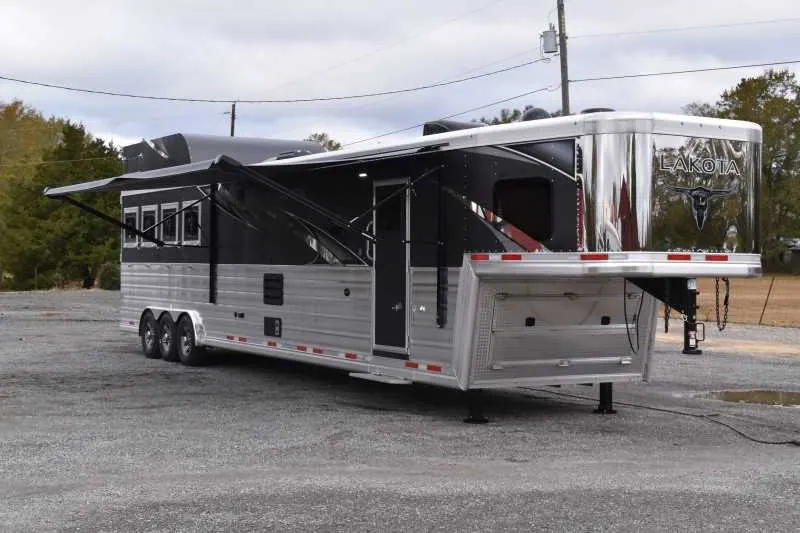 2021 Lakota Bighorn 8418GLQUG 4 Horse Trailer
