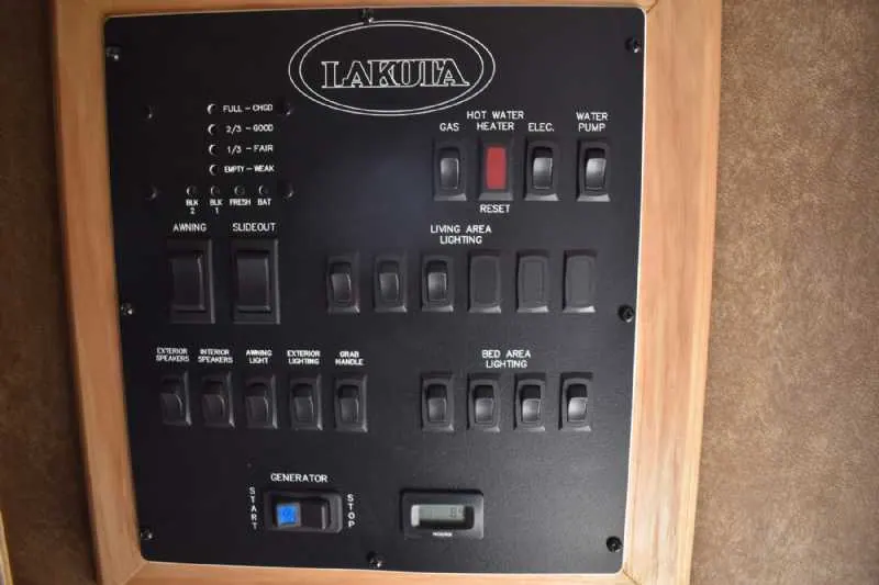2021 Lakota Bighorn 8418GLQUG 4 Horse Trailer