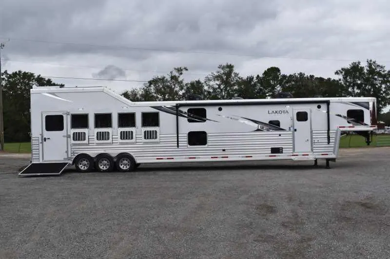 2021 Lakota BigHorn 8519TBB 5 Horse Trailer with 19' Short Wall