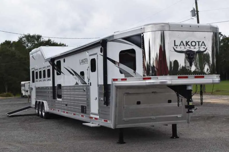 2021 Lakota BigHorn 8519TBB 5 Horse Trailer with 19' Short Wall