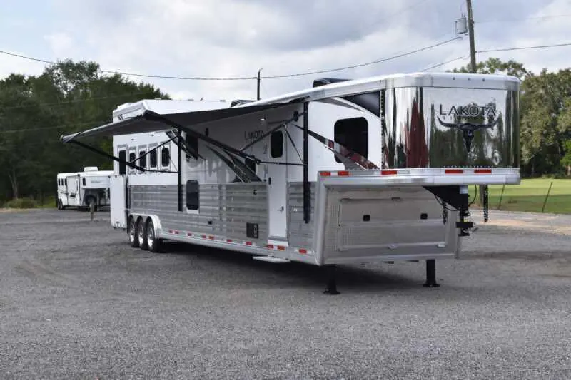 2021 Lakota BigHorn 8519TBB 5 Horse Trailer with 19' Short Wall