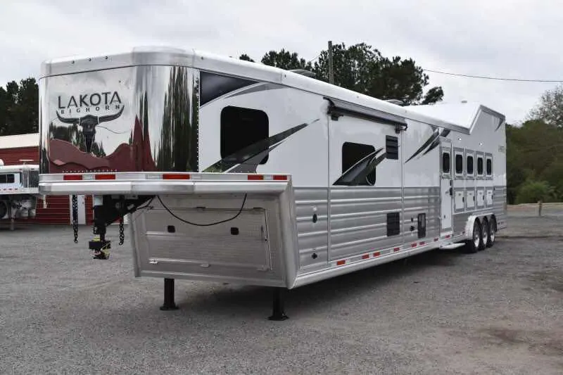 2021 Lakota BigHorn 8519TBB 5 Horse Trailer with 19' Short Wall