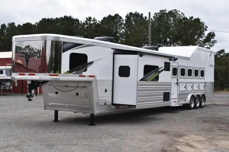2021 Lakota BigHorn 8519TBB 5 Horse Trailer with 19' Short Wall