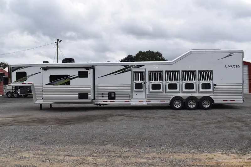 2021 Lakota BigHorn 8519TBB 5 Horse Trailer with 19' Short Wall