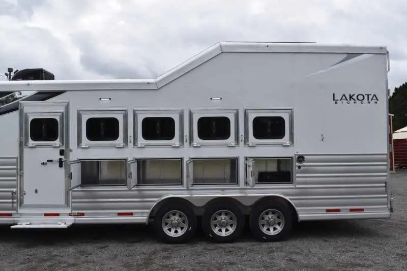 2021 Lakota BigHorn 8519TBB 5 Horse Trailer with 19' Short Wall