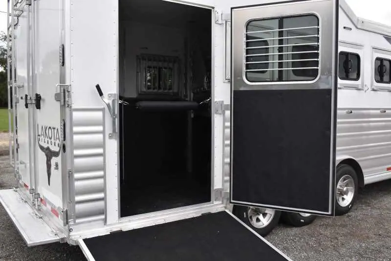 2021 Lakota BigHorn 8519TBB 5 Horse Trailer with 19' Short Wall