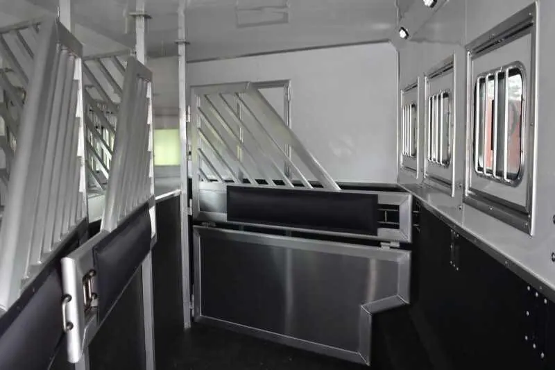 2021 Lakota BigHorn 8519TBB 5 Horse Trailer with 19' Short Wall