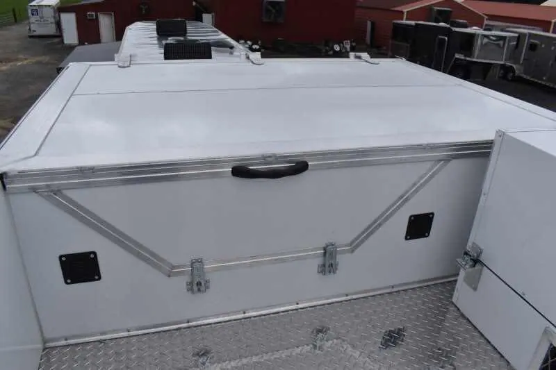 2021 Lakota BigHorn 8519TBB 5 Horse Trailer with 19' Short Wall