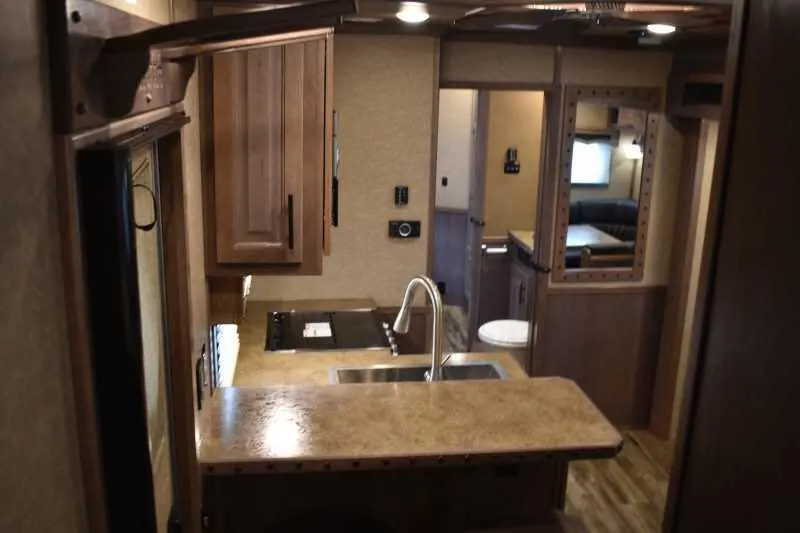 2021 Lakota BigHorn 8519TBB 5 Horse Trailer with 19' Short Wall