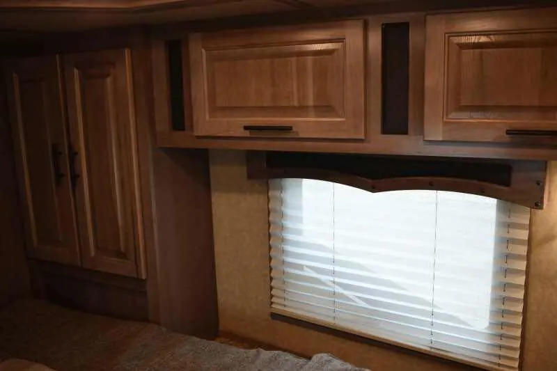 2021 Lakota BigHorn 8519TBB 5 Horse Trailer with 19' Short Wall