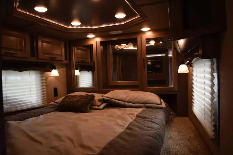 2021 Lakota BigHorn 8519TBB 5 Horse Trailer with 19' Short Wall
