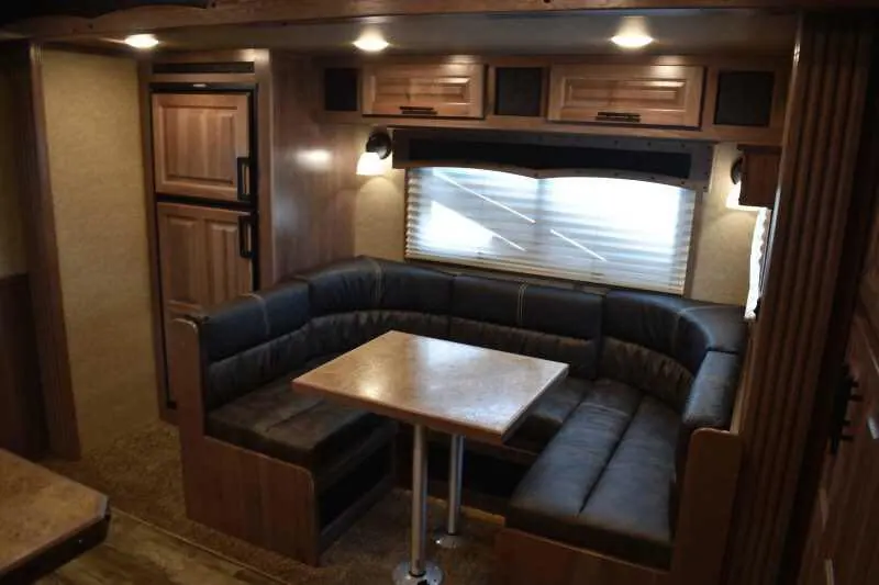 2021 Lakota BigHorn 8519TBB 5 Horse Trailer with 19' Short Wall