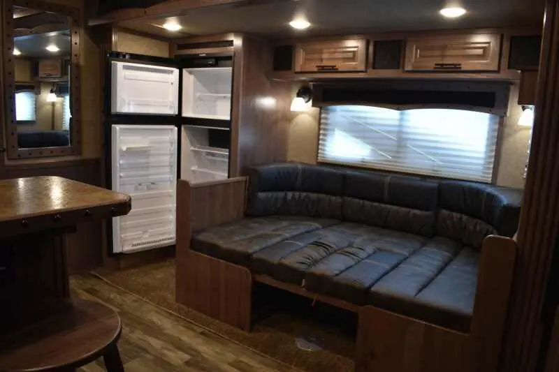 2021 Lakota BigHorn 8519TBB 5 Horse Trailer with 19' Short Wall