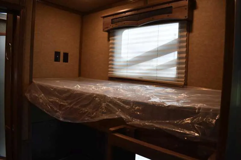 2021 Lakota BigHorn 8519TBB 5 Horse Trailer with 19' Short Wall