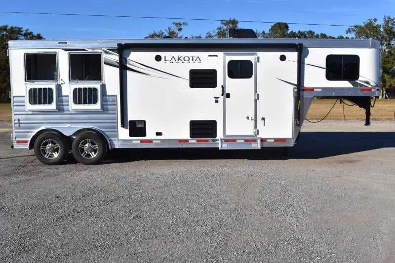 2022 Lakota Charger LQ 2 Horse Trailer with 9' Short Wall