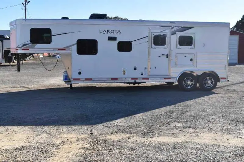 2022 Lakota Charger LQ 2 Horse Trailer with 9' Short Wall