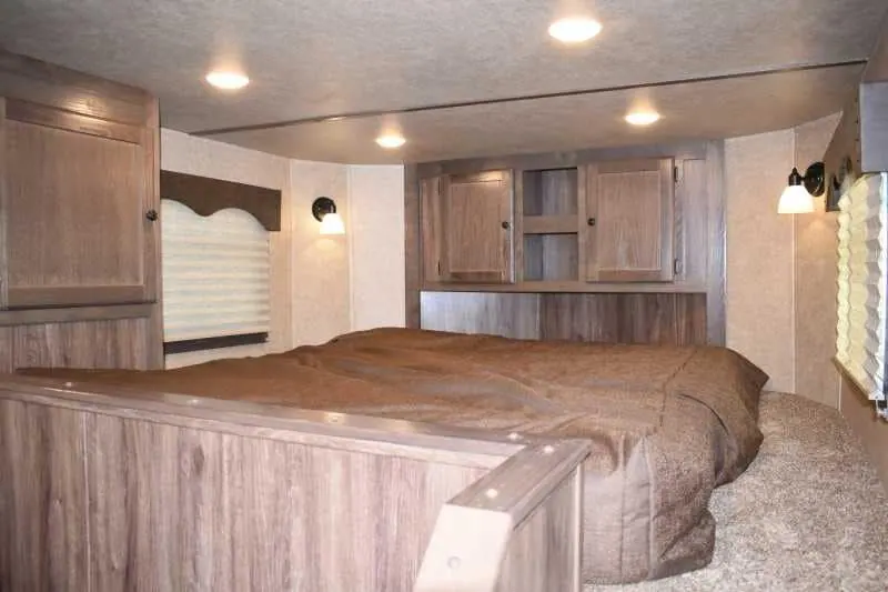 2022 Lakota Charger LQ 2 Horse Trailer with 9' Short Wall