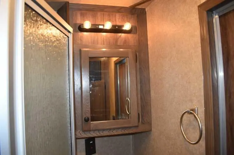 2022 Lakota Charger LQ 2 Horse Trailer with 9' Short Wall
