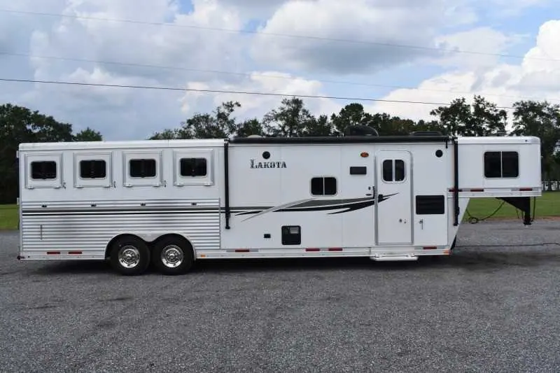 2013 Lakota Charger 8411LQ 4 Horse Trailer with 13' Short Wall