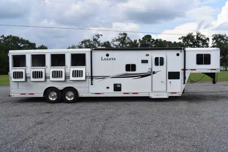 2013 Lakota Charger 8411LQ 4 Horse Trailer with 13' Short Wall