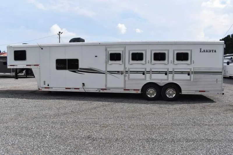 2013 Lakota Charger 8411LQ 4 Horse Trailer with 13' Short Wall