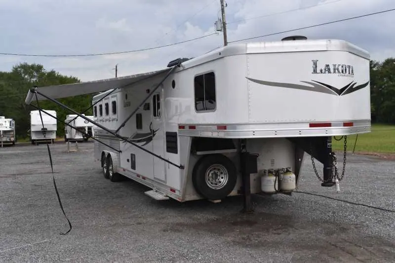2013 Lakota Charger 8411LQ 4 Horse Trailer with 13' Short Wall