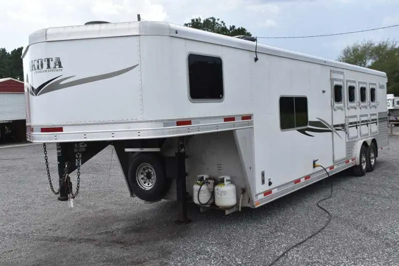 2013 Lakota Charger 8411LQ 4 Horse Trailer with 13' Short Wall