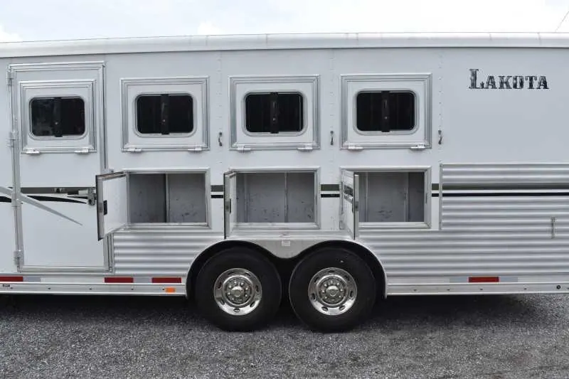2013 Lakota Charger 8411LQ 4 Horse Trailer with 13' Short Wall