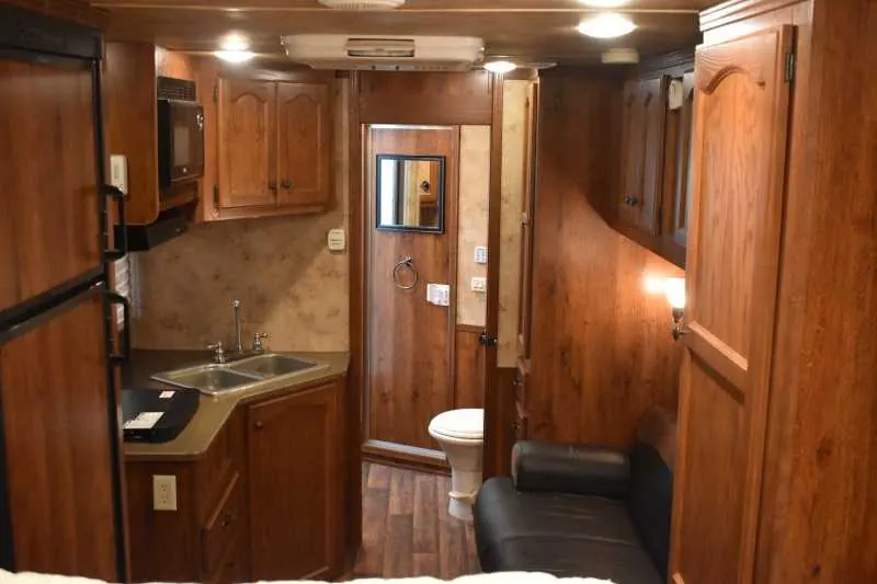 2013 Lakota Charger 8411LQ 4 Horse Trailer with 13' Short Wall