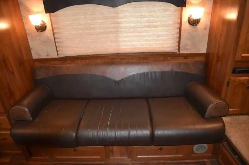 2013 Lakota Charger 8411LQ 4 Horse Trailer with 13' Short Wall