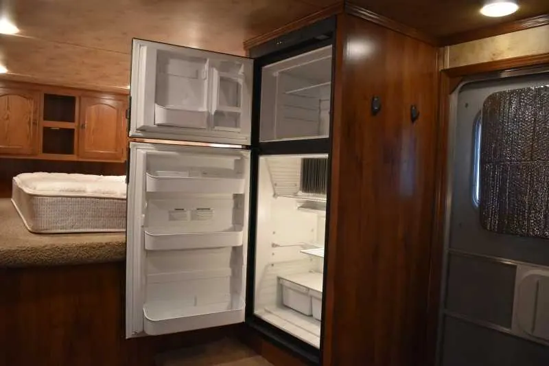 2013 Lakota Charger 8411LQ 4 Horse Trailer with 13' Short Wall