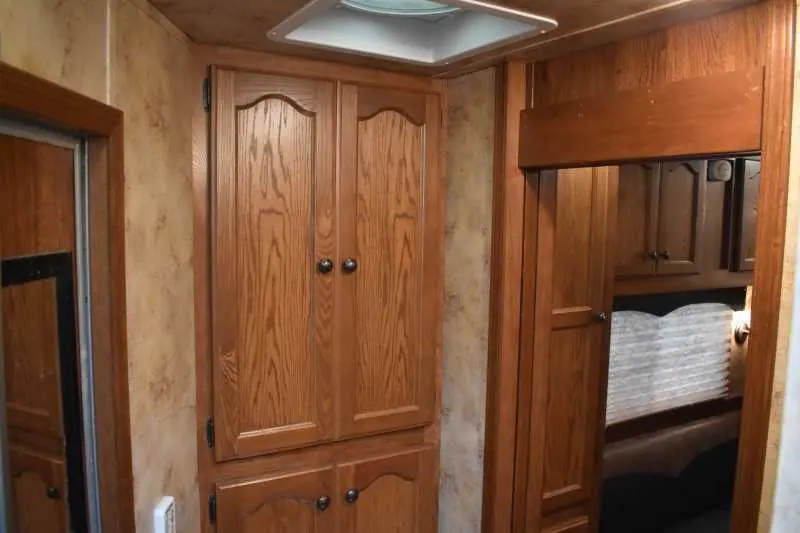 2013 Lakota Charger 8411LQ 4 Horse Trailer with 13' Short Wall