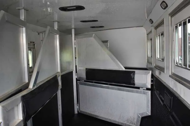 2013 Lakota Charger 8411LQ 4 Horse Trailer with 13' Short Wall
