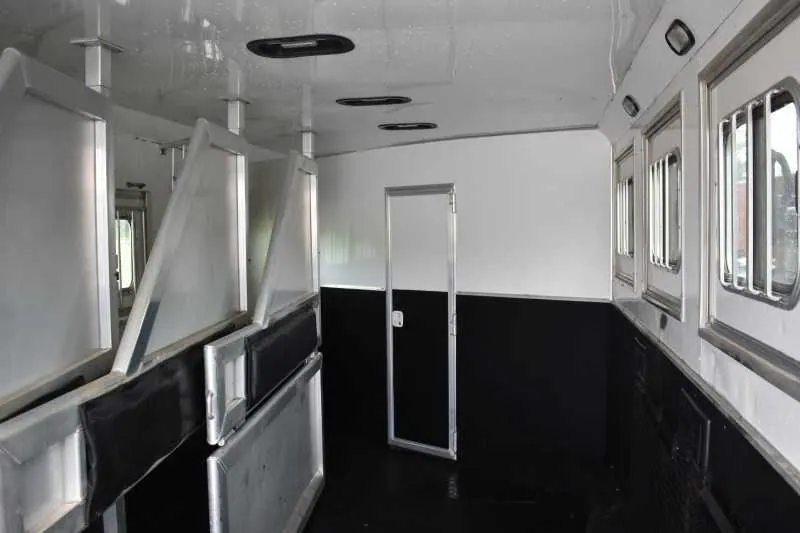 2013 Lakota Charger 8411LQ 4 Horse Trailer with 13' Short Wall