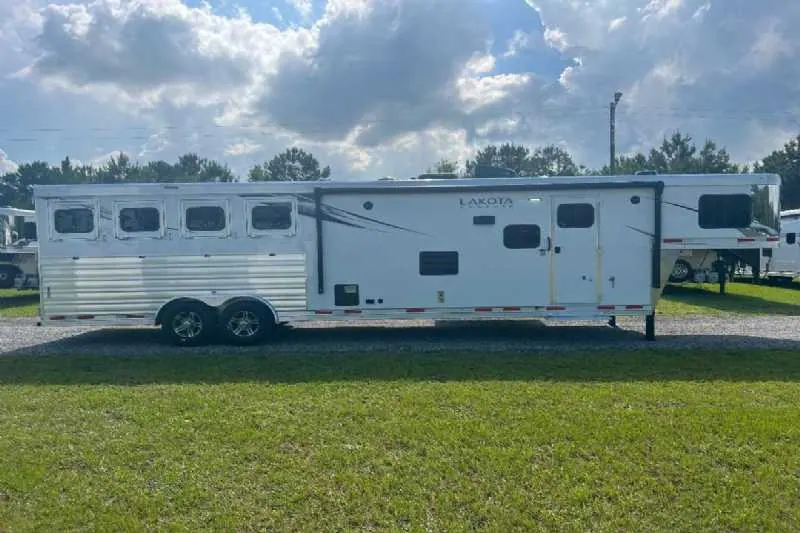 2024 Lakota Charger 8411RKGLQ 4 Horse Trailer with 11' Short Wall