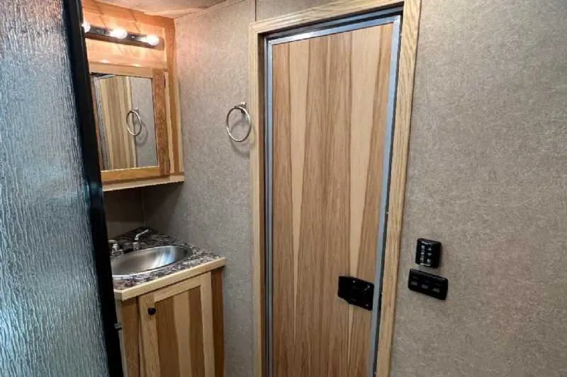 2024 Lakota Charger 8411RKGLQ 4 Horse Trailer with 11' Short Wall