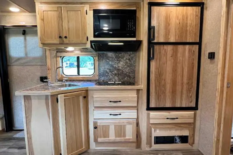 2024 Lakota Charger 8411RKGLQ 4 Horse Trailer with 11' Short Wall