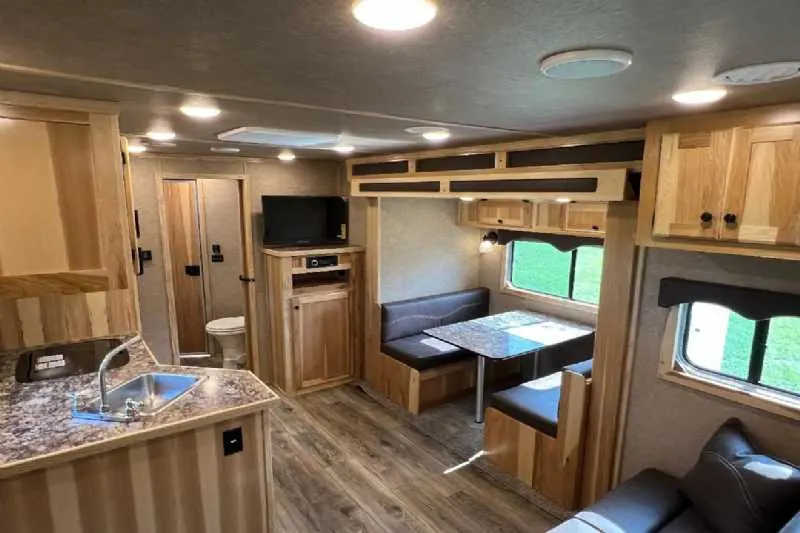 2024 Lakota Charger 8411RKGLQ 4 Horse Trailer with 11' Short Wall