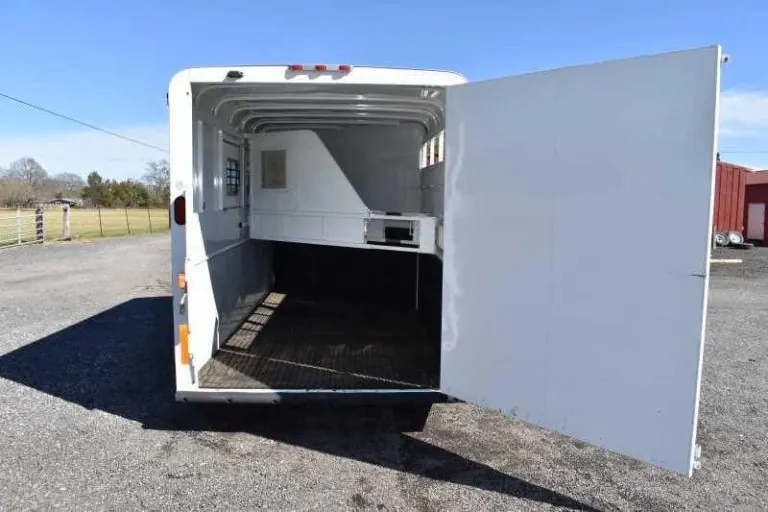 2002 Logan Coach 3HBP 3 Horse Trailer