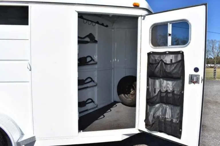 2002 Logan Coach 3HBP 3 Horse Trailer