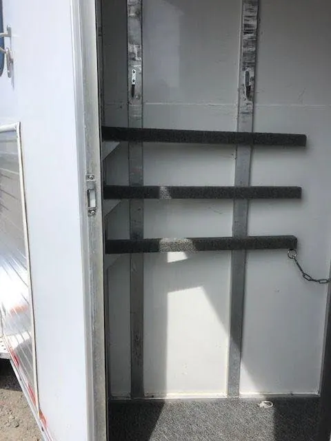 2010 Merhow 3 Horse Slant Load Bumper Pull