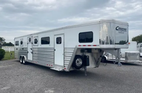 2023 Cimarron Norstar 6 Horse Head to Head Trailer