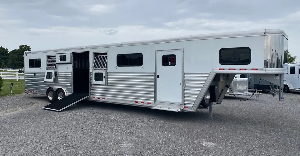 2023 Cimarron Norstar 6 Horse Head to Head Trailer