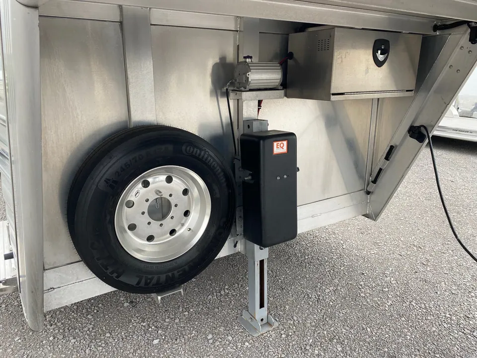 2023 Cimarron Norstar 6 Horse Head to Head Trailer
