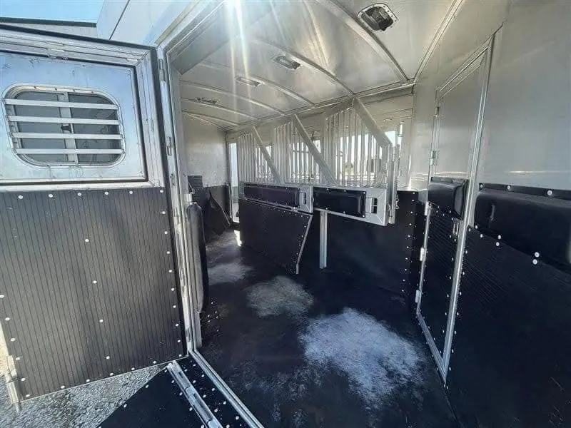 2016 Platinum 4 Horse Reverse Load Bunk Beds