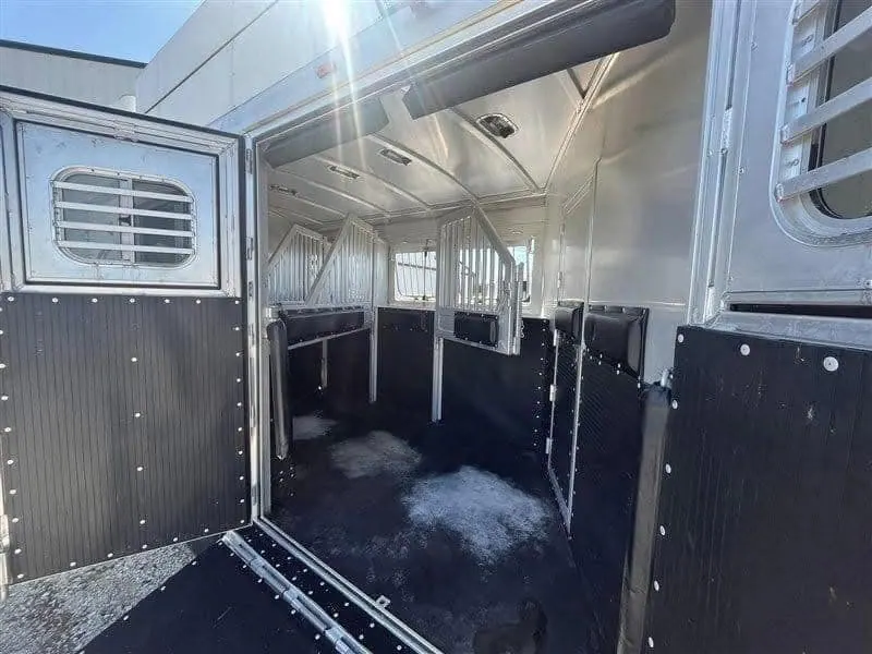2016 Platinum 4 Horse Reverse Load Bunk Beds