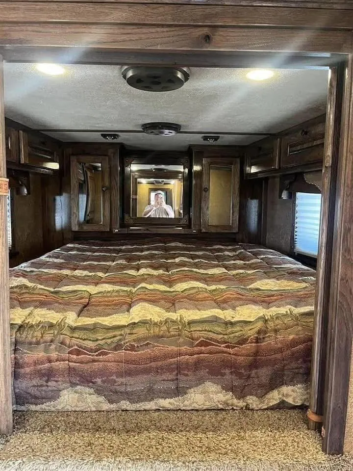2016 Platinum 4 Horse Reverse Load Bunk Beds