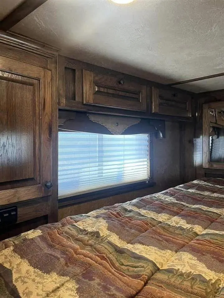 2016 Platinum 4 Horse Reverse Load Bunk Beds
