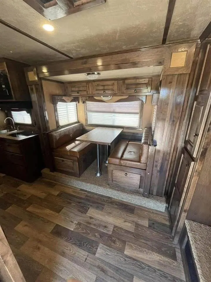 2016 Platinum 4 Horse Reverse Load Bunk Beds