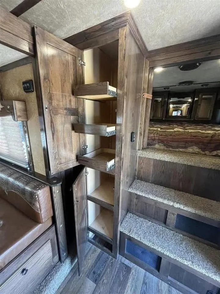 2016 Platinum 4 Horse Reverse Load Bunk Beds